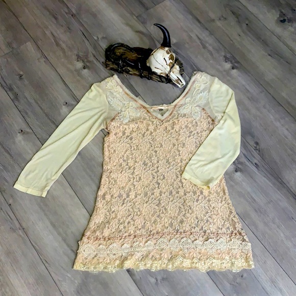 BKE Lace Tunic - Picture 1 of 4